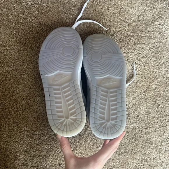 Women’s Air Jordan 1 Low White/Wolf Grey Size 10.5 - Picture 3 of 5